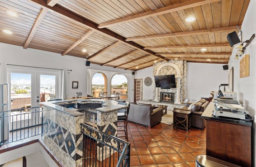 Roseville - Fleet Ridge House | Incredible 180º Views | Family-Friendly with Hot Tub