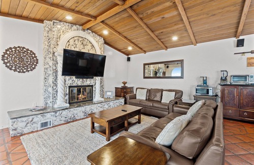 Roseville - Fleet Ridge House | Incredible 180º Views | Family-Friendly with Hot Tub
