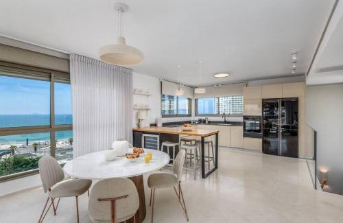Kerem HaTeimanim Apartment | Seafront 4BR Duplex with Ocean Views for Your Getaway