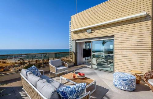 Kerem HaTeimanim Apartment | Seafront 4BR Duplex with Ocean Views for Your Getaway