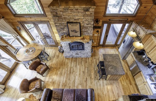 Hidden Lake Cabin | Scenic Blue Ridge Mountain Retreat with Sunset Views