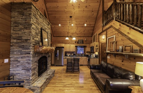 Hidden Lake Cabin | Scenic Blue Ridge Mountain Retreat with Sunset Views