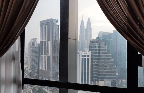 Medan Tuanku Apartment | Stunning City Skyline Views & Pool in Kuala Lumpur