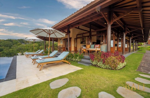 Kayu Putih Villa | Experience Clifftop Bliss at Lovina with Pool and Spa