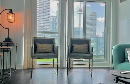 Downtown Toronto Apartment | Scenic CN Tower & Lakeview Retreat in Downtown