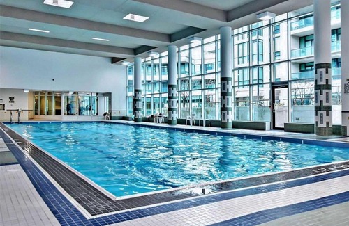 Downtown Toronto Apartment | Scenic CN Tower & Lakeview Retreat in Downtown