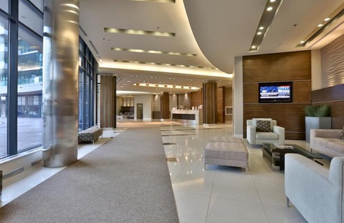Downtown Toronto Apartment | Scenic CN Tower & Lakeview Retreat in Downtown
