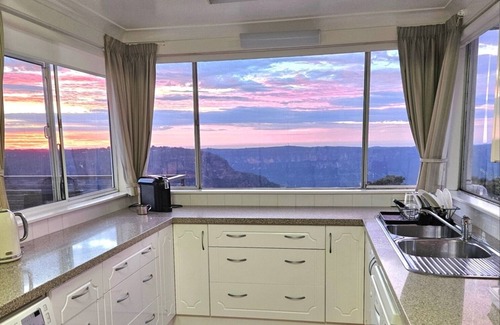 Katoomba House | Highly Rated Cloud9 Katoomba with Family-Friendly Amenities