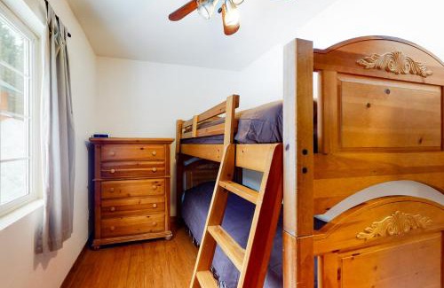 Hyak House | Inviting Hyak Home: Child-Friendly Retreat with High Ratings