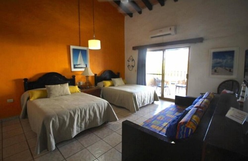 South Hotel Zone Hotel | Seaside Los Tules Studio with Private Beach & Pool Access