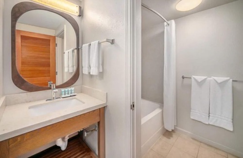 Kahului Hotel | Discover an Ideal Hawaiian Getaway with Pool & Pet-Friendly Stays