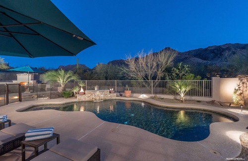 North Scottsdale House | Experience Mountain Views in a Contemporary Desert Retreat