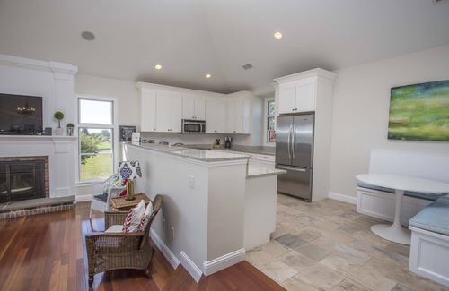 Portsmouth House | Oceanfront Elegance with Poolside Charm in Newport County