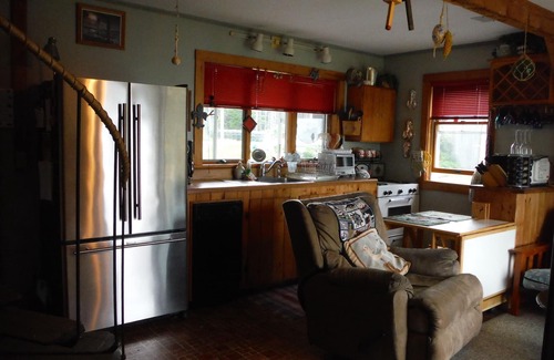 Spruce Head Cottage | Oceanfront Private Cottage with Hot Tub & Pool Access