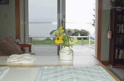 Spruce Head Cottage | Oceanfront Private Cottage with Hot Tub & Pool Access