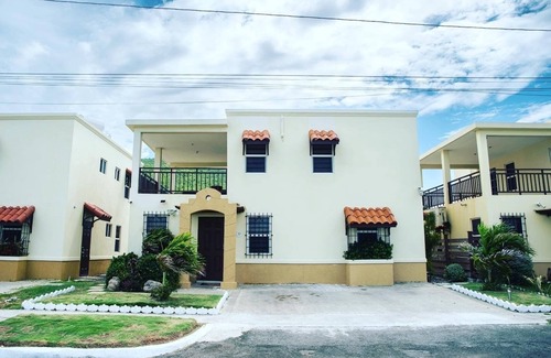 Portmore House | Scenic Oceanfront Retreat with Family-Friendly Amenities