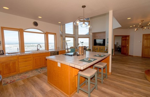 Florence House | Serene Oceanfront Retreat with Spa & Pet-Friendly Amenities