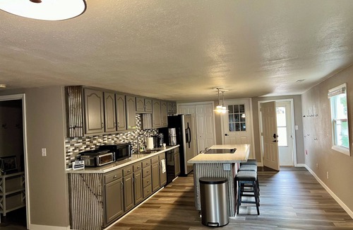 Butte Des Morts House | Serene Lake Winneconne Retreat Near Oshkosh Events