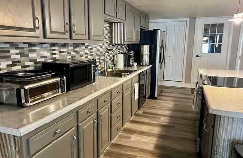 Butte Des Morts House | Serene Lake Winneconne Retreat Near Oshkosh Events