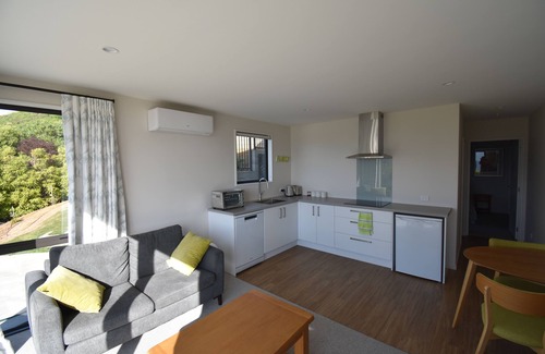 Governors Bay Apartment | Breathtaking views of Governors Bay! Apartment only 15 mins to Christchurch