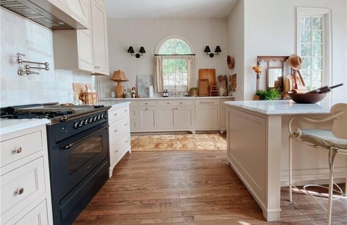 Northwest Hills House | Magnificent Villa with Lake View & 7 Beds - Rated 9/10