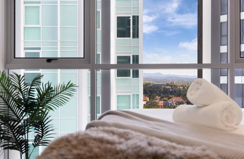 Brisbane Central Business District Apartment | Family-Friendly Apartment with Pool, Gym & Tennis Access