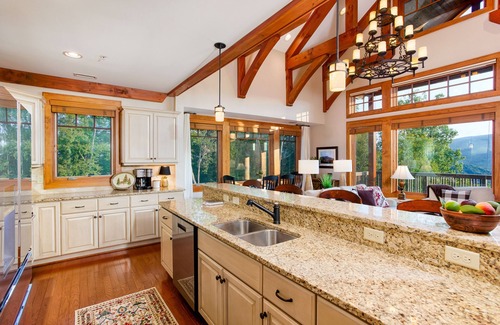 Boone Condo | Book Now for Breathtaking Views & Fabulous Kitchen Awaits