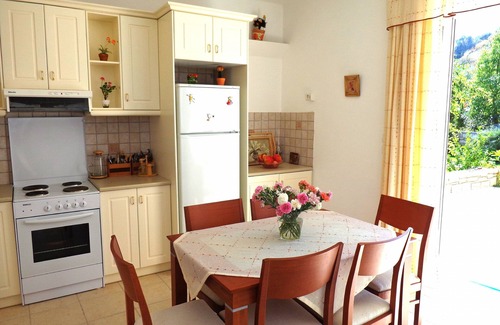 Adele Villa | Oceanfront Retreat with Private Pool & Wi-Fi - Guest Rated 9.8
