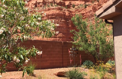 Kanab House | Unforgettable Views and Relaxing Amenities Await You