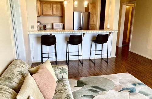 Hilo Condo | Unforgettable 2 Bd Condo with Pool & Ocean Views