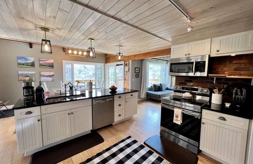 Sandgate House | Unforgettable Views Just Minutes from Battenkill!