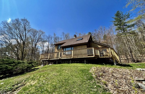 Sandgate House | Unforgettable Views Just Minutes from Battenkill!