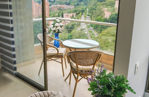Villa Hermosa Apartment | Scenic El Poblado Retreat with Pool, Sauna & Gym Access