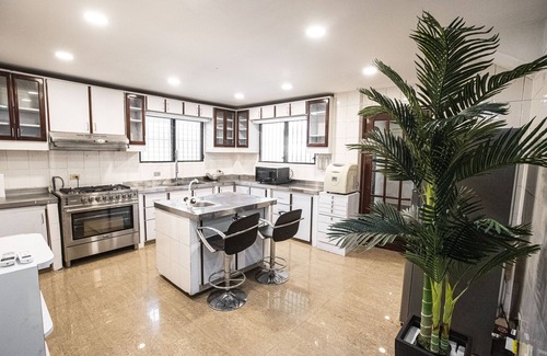 Panama City House | Stunning Mansion with Breathtaking Views and Pool Access