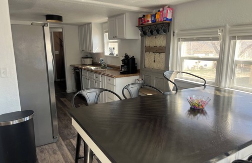 Canon City House | Mesmerizing Mountain Views Near Downtown with Breakfast