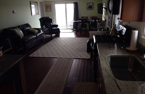 Henderson Cottage | Experience Lake Ontario Views in a 3-Bedroom Cottage