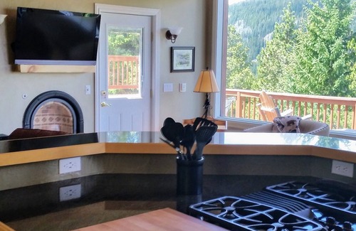 Breckenridge Cabin | Impressive Rocky Mountain Views with Spa and Hot Tub Access