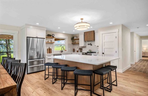 Dundee House | Breathtaking Wine Country Home w/Incredible Dundee Hills Vineyard Views, Covered Deck w/Hot Tub