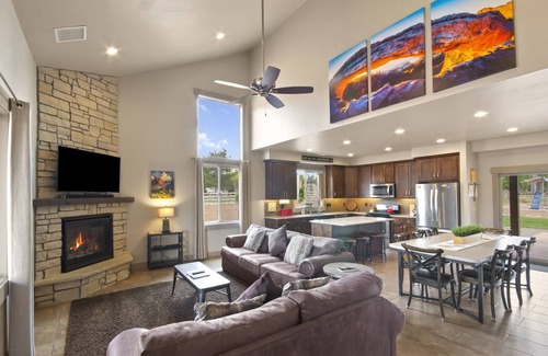 Moab South Valley House | Breccia House: Ideal for Groups Near Downtown Moab!