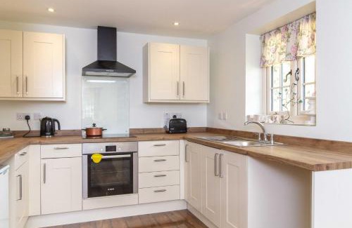 Hockwold cum Wilton House | Relaxing Breckland Cottage - Secluded Family Retreat