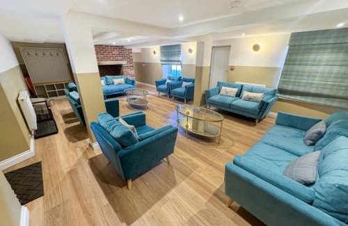 Hockwold cum Wilton Villa | Delightful Breckland Thatched Cottage with Hot Tub Access