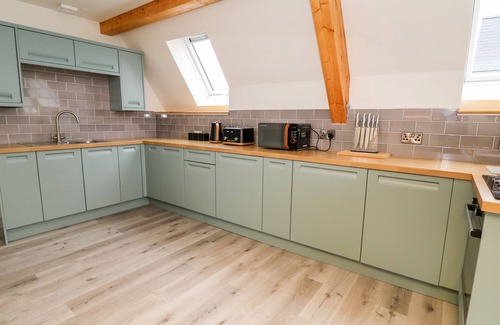 Llandrindod Wells Cottage | Pet-Friendly Retreat at Brecknock Cheviot in Llandrindod Wells