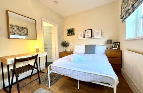 Newport Apartment | Discover Brecon View: Family-Friendly Retreat with Breakfast
