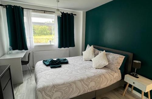 Seisdon House | Family-Friendly Getaway at Bree and Geesi - Rated 9/10