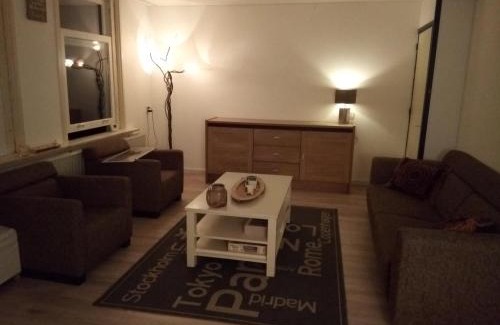 Municipality of Woerden House | Pet-Friendly Breeveld Cottage: Family Retreat with High Ratings