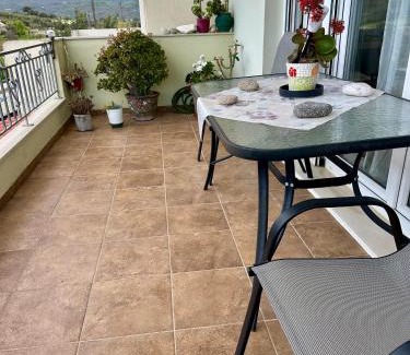 Monopari Apartment | Highly Rated Breeze Holiday Home - Perfect for Families