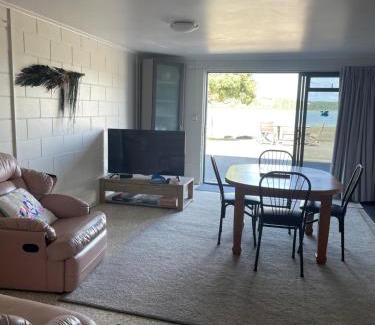 Parua Bay House | Cozy Breeze Inn with Oceanfront Views and Pet-Friendly Rooms