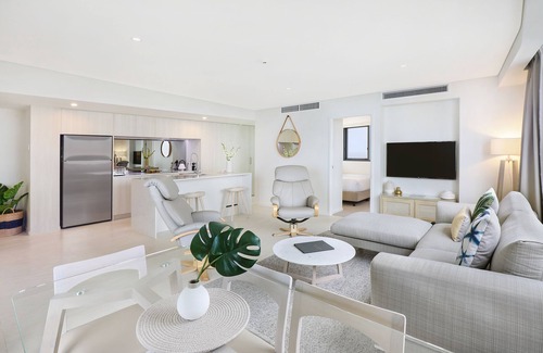 Mooloolaba Apartment | Oceanfront Breeze Mooloolaba: Rated 9.6 with Pool & Spa