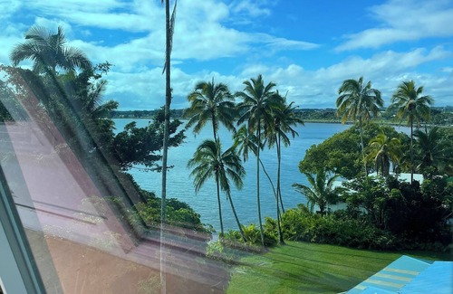 Hilo Condo | Relax at Breezes on Hilo Bay with Pool and Spa Amenities