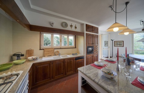 Lierna Villa | Pet-Friendly Breezeway Home in Lierna - Rated 10/10